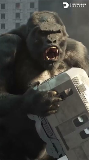 KING KONG Lost Control🦍City in DANGER😱#HollywoodMovie #waroftheapes #scifi #action #kingkong