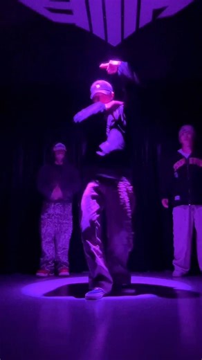 Back it Back it Back it up #LAY #레이 @layzhang #EXO #BackItUp #REVERXE | EXO