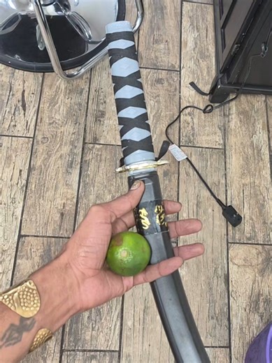 The Legendary Samurai Barber #sharpsituation #samuraibarber Spider’sRazor ™ 🗡 💺💈✂️ 🤺 #swordplayshowdown #cut