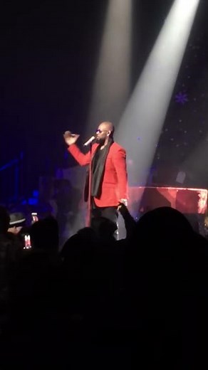 R Kelly Christmas Concert "When A Woman Loves" - Minneapolis Orpheum 12.10.16