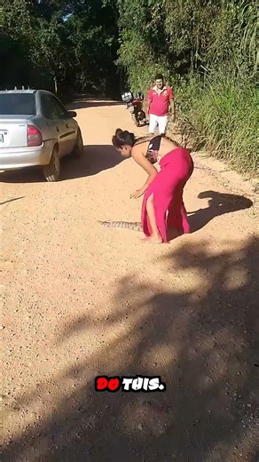 This woman has NO FEAR of snakes #shorts #skills #wild