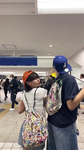 新しいジーンズのナップサックスタイル