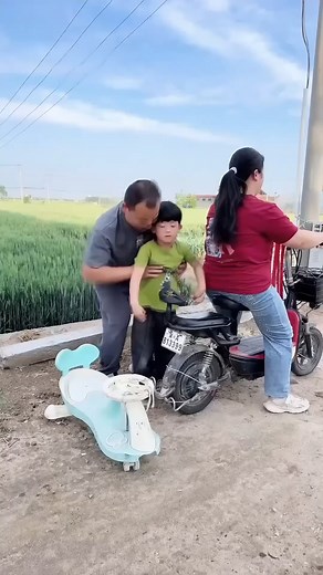 719K views · 3.4K reactions | This Is How You Bring Your Kid to Work | Interesting Things | Facebook