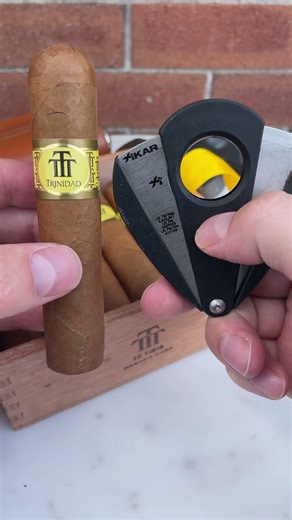 #ASMR Cuban cigar #unboxing Trinidad Vigia - order now at online-cigars.com #cubancigars #cigar