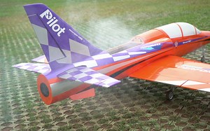 小花生peanut实战视频，我们在机场玩涡喷，固定翼FPV的天花板