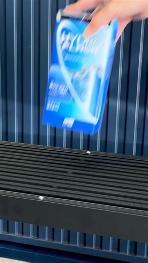 SOFT99 corporation on Instagram: "もうすぐクリスマスですね。 冬の間は洗車の頻度も少なくなりがちですので、『スムースエッグ ハイドロフラッシュ』の疎水コーティングが効果的です。新配合のハイドロポリマーが疎水膜を形成し、サッと水が引いていく優れた水キレ効果を発揮するとともに、ボディ表面に残留し雨ジミの原因となっていた頑固な汚れをポリマーごと雨で流し落とす“ハイドロピーリング効果”で解消します。 愛車へのクリスマスプレゼントにぜひ。 Get Your Car Christmas-Ready with a Mirror-Like Shine! 🎄✨ The most wonderful time of the year is almost here! 🎅 As you prepare for holiday drives and festive gatherings, make sure your car looks its absolute best with Smooth Egg Hydro Flash. Why choose Hydro Flash