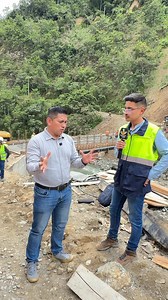 🟠🇪🇨📻 #Palanda Este 7 de octubre de 2025 se realiza la fundición del puente paso a San Francisco y La Canela. En un mes el puente estará al servicio de la ciudadanía anunció la Prefectura de Zamora Chinchipe. | Café Radio