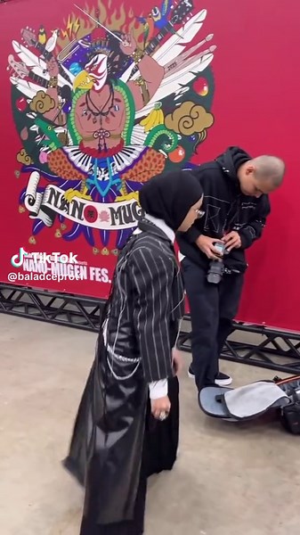 Mengguncang Jepang dengan Hijab Metal