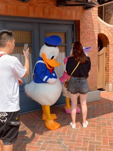 Disney’s funny Donald #disneyland #funnyvideos #donald #fyp #usa | disneyland