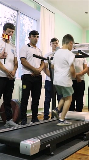 Most hops on treadmill in one minute ⏱️ 183 by Narek Glchyan 🇦🇲 | Guinness World Records