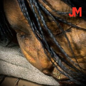 The Inca girl mummy, often called the “Ice Maiden” or Juanita, is one of the most remarkable archaeological discoveries in South America. She was a young Inca girl, around 12–15 years old, who lived more than 500 years ago during the height of the Inca Empire. Her body was found in 1995 on Mount Ampato in the Peruvian Andes, preserved by extreme cold at high altitude. Scientists believe she was part of the capacocha ritual, a sacred Inca ceremony in which children were sacrificed to honor the go