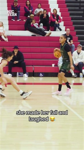 Getting your ankles took at the end of the game is crazy😭 #specialk #kaleenasmith #girlshighschoolbasketball #ontariochristian #ankelbreaker #overtime #overtimewbb #ballislife