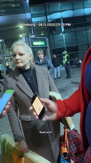 Ryad Aref on Instagram: "Hamburg – 08.11.2025 | 11:35 PM At the long-distance bus terminal, a scene that raised both surprise and empathy. A FlixBus driver refused to let a German woman and her young daughter board—because they had a small cat asleep in a travel box. Despite the mother’s pleas and passengers’ attempts to reason with him, the driver insisted on his decision. On a cold night, silence fell… and one question remained: Where is humanity? #Hamburg #FlixBus #Germany #Humanity #Reportag