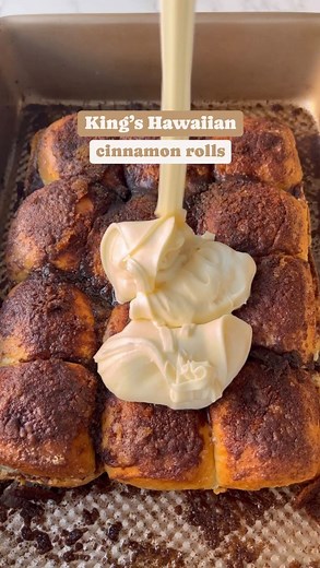 Lindsay DeMunno on Instagram: "Kings Hawaiian cinnamon rolls! 🤩🥰 The easiest hack to make cinnamon rolls! Plus with a homemade frosting they taste like you did all the work 👌props to @drew_blake15 for another great idea Cinnamon rolls 1 package @kingshawaiian slider rolls 1 stick butter, softened (use 1/2 stick if you want less) 1/3 cup brown sugar 1/2 tbs cinnamon (you can use less if you’d like) Cream cheese frosting 1 stick butter, softened 8 oz cream cheese, softened 2 tsp vanilla 2-3 cup