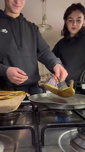 56K views · 627 reactions | Una merenda facile che farà impazzire tutti? Provate le banane così, potrete decorarle con quello che preferite! Gemelli approved✨ @tommylarii @filippo.larii Per 1 porzione: • 1 banana • zucchero di canna integrale qb • 10 g di burro • burro d’arachidi • mix di semi • scaglie di cioccolato fondente • sciroppo d’acero • yogurt greco 60 g | Diletta Secco | Facebook