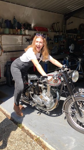 The Good Times Motorbike Channel on Instagram: "Bry's first BSA Gold Star start ever. Bike in shot is the freshly recommissioned 1952 BSA Gold Star ZB32 (348cc single cylinder). The 32 in the bike's name stands for the 350cc engine size. Location is Mitchell’s Classics workshop. Starter is Bry - @bryrides Also in shot is Dave Mitchell - @davemitchell639 Video shot by Alex Rollings - @motofilmer @theclassicmotorcyclechannel #bsaisback #bsamotorcycles #goldstar #bsagoldstar #bsagoldie #classicmoto