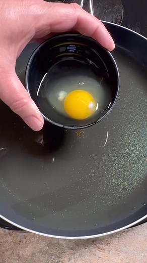 792K views · 7.3K reactions | Best Sandwich Ever! #friedchicken #eggs #sandwich | Pepperbellypete_official | Facebook