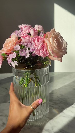DIY Flower Arrangement Centerpieces for Budget Brides