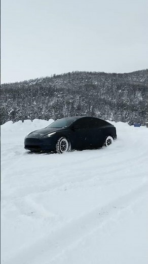 Tesla Model Y Performance in Deep Snow using Track Mode