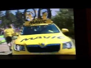 Chris Froome runs up Mont Ventoux