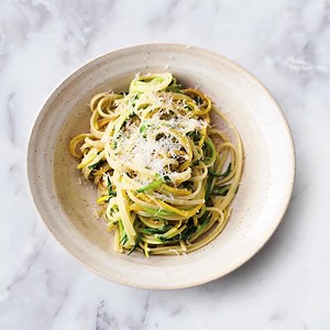285K views · 178 reactions | Aiming to cook more in 2018? Try Jamie's Lemony Courgette Linguine from his latest book. Quick, easy, tasty recipes with just 5 ingredients! Buy your copy today. | Jamie Oliver | Facebook