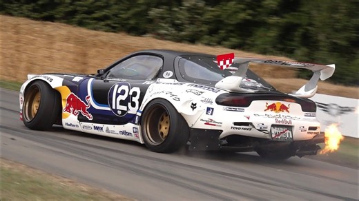 Insane 11000 RPM Mazda RX7 drift show
