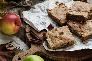 Šťavnatý jablkový koláč s orechmi - Recept - Lenivá kuchárka
