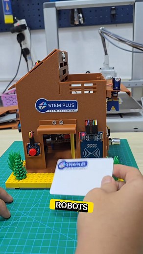 ⚡ Aprende haciendo, no memorizando. Con el curso “Proyectos con Arduino – Aprende Creando” dominarás paso a paso la robótica, sensores, automatización y control desde cero. Cada módulo está diseñado para que aprendas con proyectos reales, como: 🦾 Brazo robótico controlado por Bluetooth 🌱 Sistema de riego automático con sensores 🚪 Puerta inteligente con detección ultrasónica Además, recibirás: 📘 Guías descargables en PDF 💾 Códigos listos para usar 🎁 Bonos exclusivos de simuladores y electró