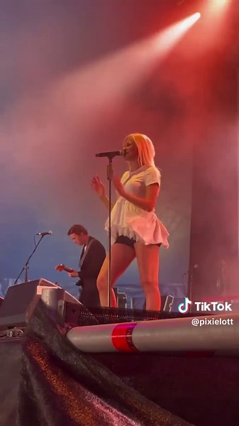 Prepare for the Festive Headline Show in London