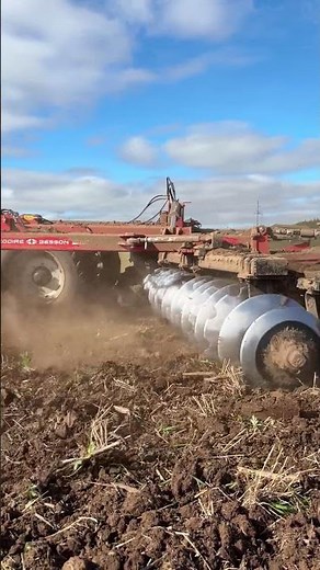 Gregoire Besson Cover XL T70 #agriculture #machine #farm #farming #farmer #automobile