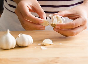 The Absolute Easiest Way To Peel Garlic, According to a Chef