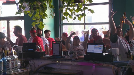 Cincinnati Parrotheads share memories, celebrate life of Jimmy Buffett