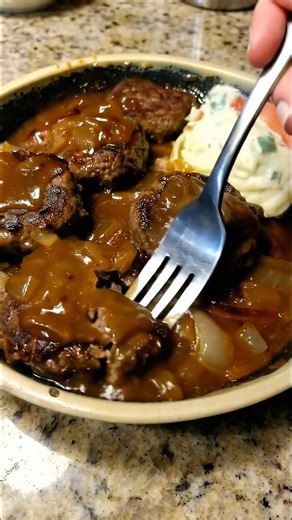 Salisbury Steak Garlic Mash Potatoes Mushroom & Onion gravy 😍😍😍 𝗙𝗨𝗟𝗟 𝗥𝗘𝗖𝗜𝗣𝗘 𝗕𝗘𝗟𝗢𝗪 👇 | Delish Recipes
