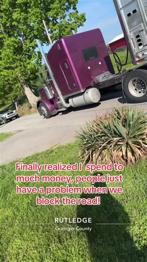 #unload #heifers #fyp #cattle #beef #semi #hatersgonaahate #transport #itships #prettygirls #peterbilt #bullhauler #chickenlightsandchrome