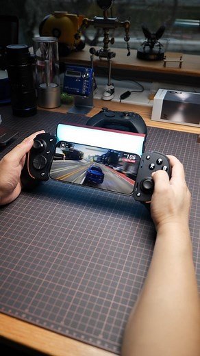 26K views · 175 reactions | I wonder who would spend 1,000 to buy a stretchable game controller?! #gamecontroller #Razer #stretchcontroller #digitaltechnology | Tech way | Facebook