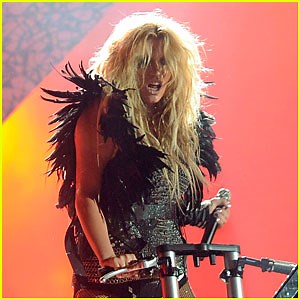 Ke$ha: ‘Blow’ Performance at the Billboard Awards!