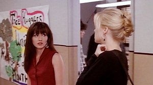 Brenda and Kelly fight over Dylan in the hallway at school! | Beverly Hills 90210