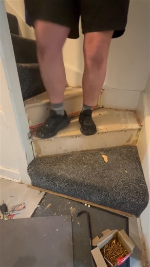 Teirnan McCorkell on Instagram: "✅ A Desi flooring tale - Part 2 🙌🏻 You know who to call 📞 #howto #diy #desi #teirnanmccorkell #fup"