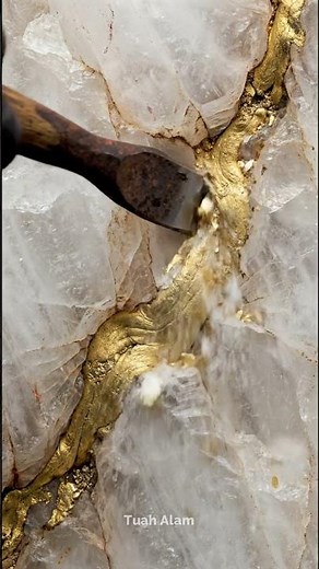 Hidden Gold Vein Beneath Solid Rock 🔨✨ | Breaking Stone to Reveal Pure Gold — ASMR Satisfying