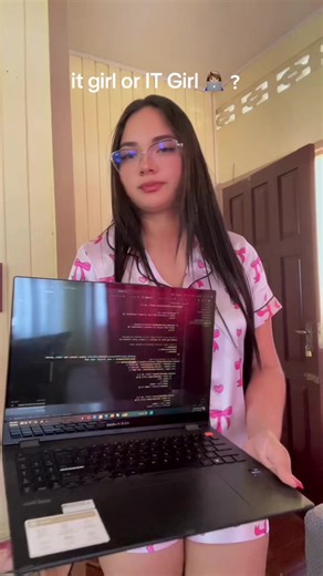 IT Girl 👩🏽‍💻🦦 #programmergirl #programming #codinglife #techgirl