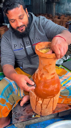 খেজুরের গুড়ের হাড়ি ভাঙার মজার দৃশ্য