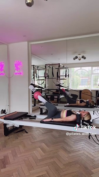Single strap mini ball 👌 #pilates #pilateslondon #fyp #pilatesgirl #pilatesinstructor #pilatestiktok #pilateslovers #pilatesstudio #pilatesreformer #reformer