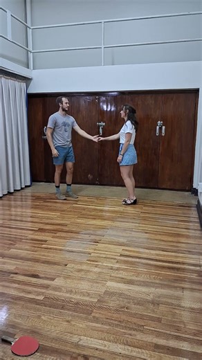 Neck cuddle into pop with a straight arm up tricep turn