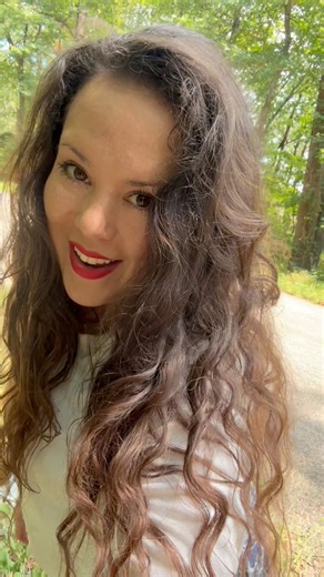 Known for its Spine covered stem and toxicity this plant got coined “ Devils Walking Stick”, It is a toxic look alike to elderberry. Both plants are Native to the Eastern Untied States they also get ripe at the same time making it easy to mis identify them. #fypageシ #fypシ #fypreelsシ゚viralシ #foraging #elderberry #toxic #plantidentification #native #naturalremwdies #ozarks #bostonmountains #arkansas This video is my opinion only and is not many to diagnose, cure, or to be used to identify poisonou