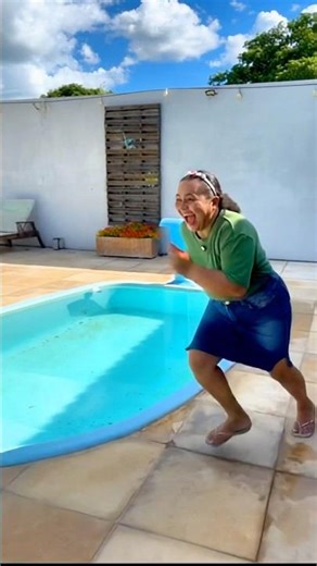 Vou Tomar Banho De Piscina #humor #comédia #Shorts