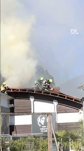 Un restaurant en proie aux flammes au bord du lac d'Annecy