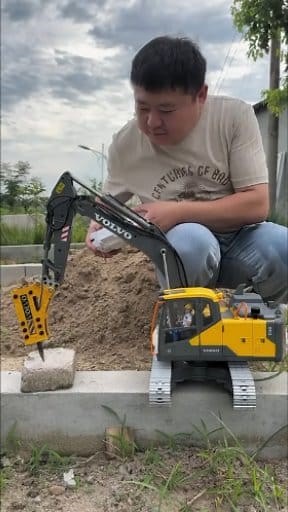 550K views · 3.9K reactions | Rc excavator  | RC Action | Facebook