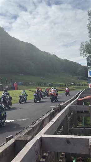 That sound😮‍💨 More of this today & tomorrow here at Oliver’s Mount for the final Gold Cup memorialising Steve Henshaw. It’s going to be a great weekend for us here in Scarborough. You still have plenty of time to join us. #goldcup #oliversmount #scarborough #motorbikeracing #roadracing | Olivers Mount