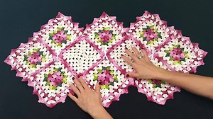 282K views · 3.3K reactions | Centro de mesa com junção de squares/ vídeo aula 18 | Receitas Passo a Passo. | Facebook