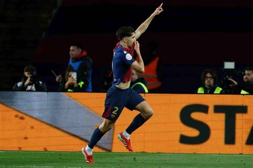 Cubarsí, debut como goleador con mensaje: beso al escudo del Barça